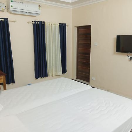 Sri Padmanabha Tourist Home Thiruvananthapuram Екстериор снимка