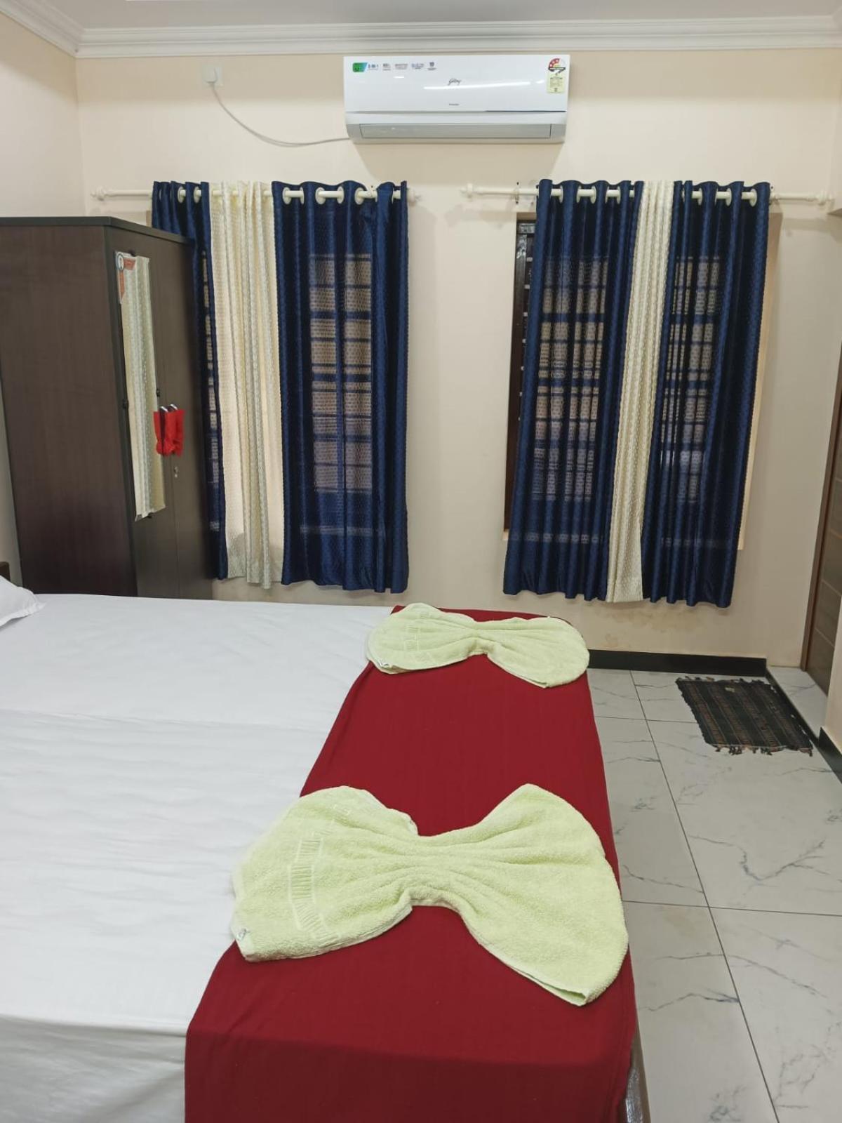 Sri Padmanabha Tourist Home Thiruvananthapuram Екстериор снимка