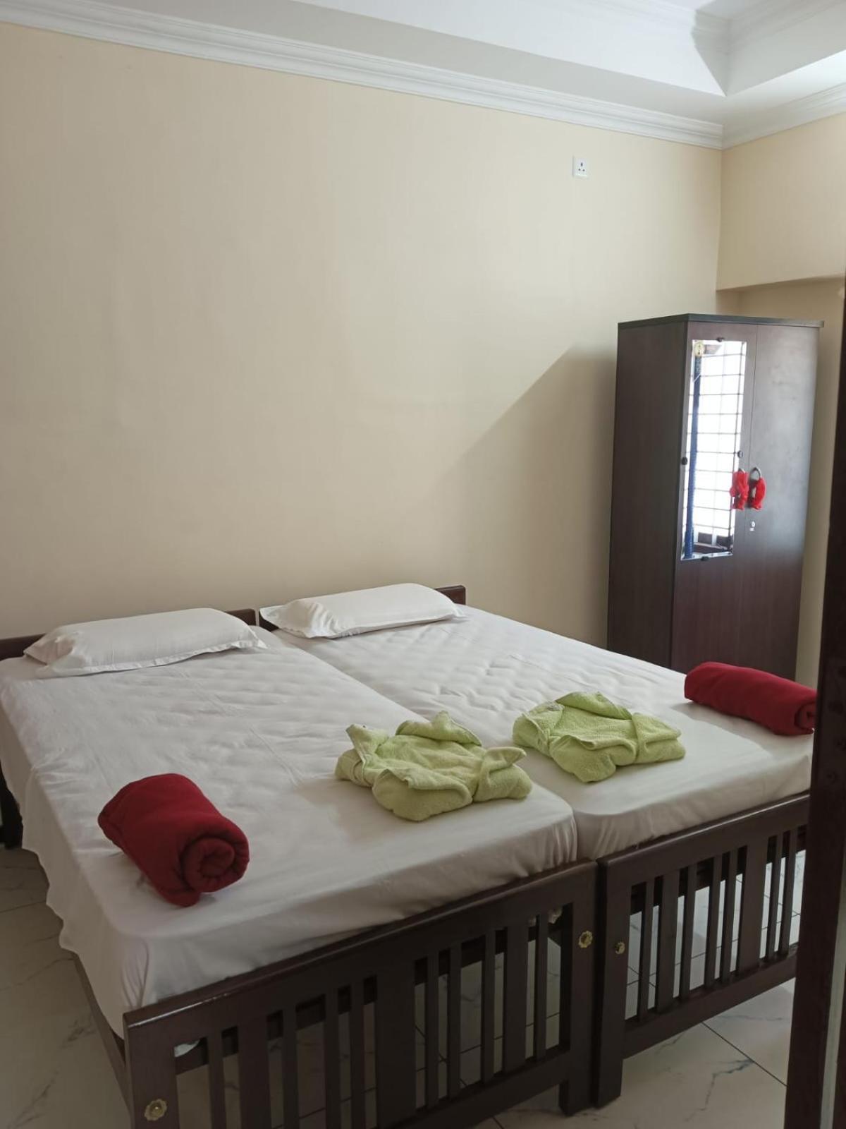 Sri Padmanabha Tourist Home Thiruvananthapuram Екстериор снимка