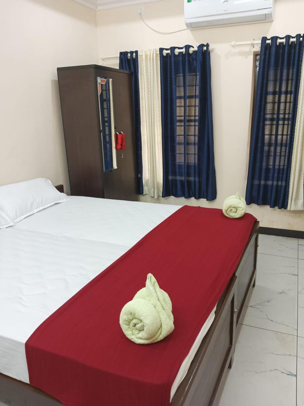 Sri Padmanabha Tourist Home Thiruvananthapuram Екстериор снимка