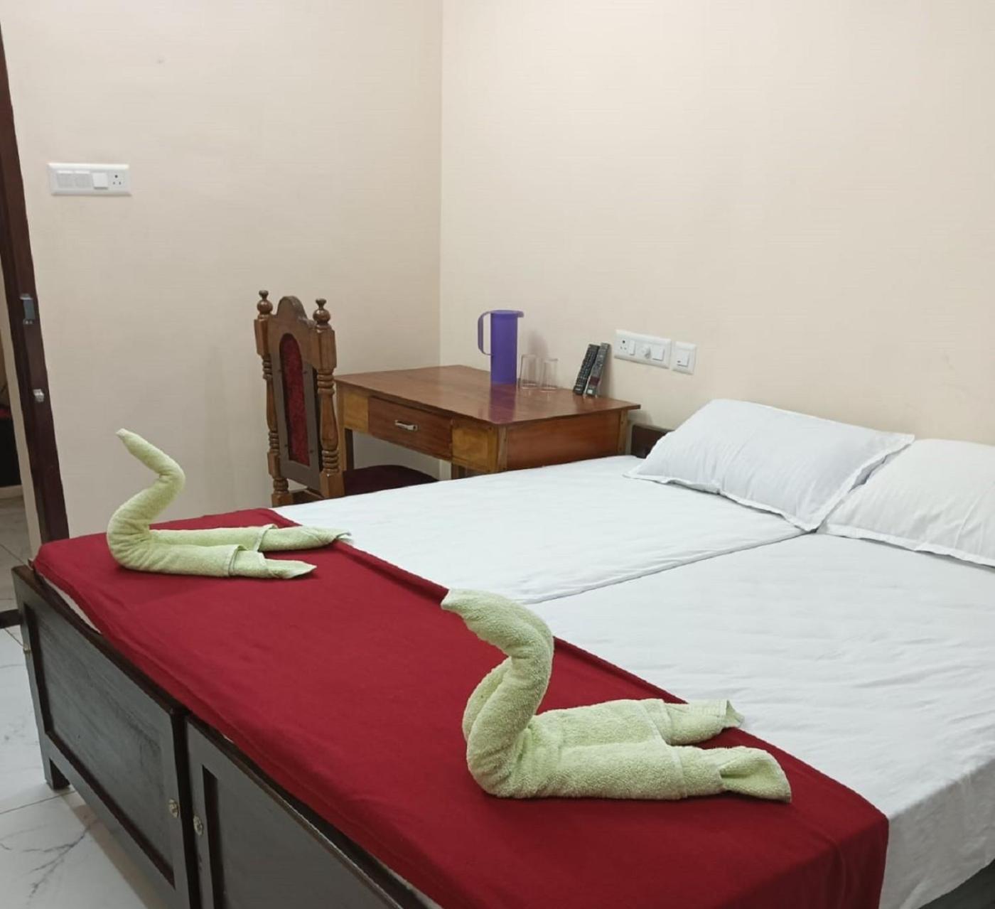 Sri Padmanabha Tourist Home Thiruvananthapuram Екстериор снимка